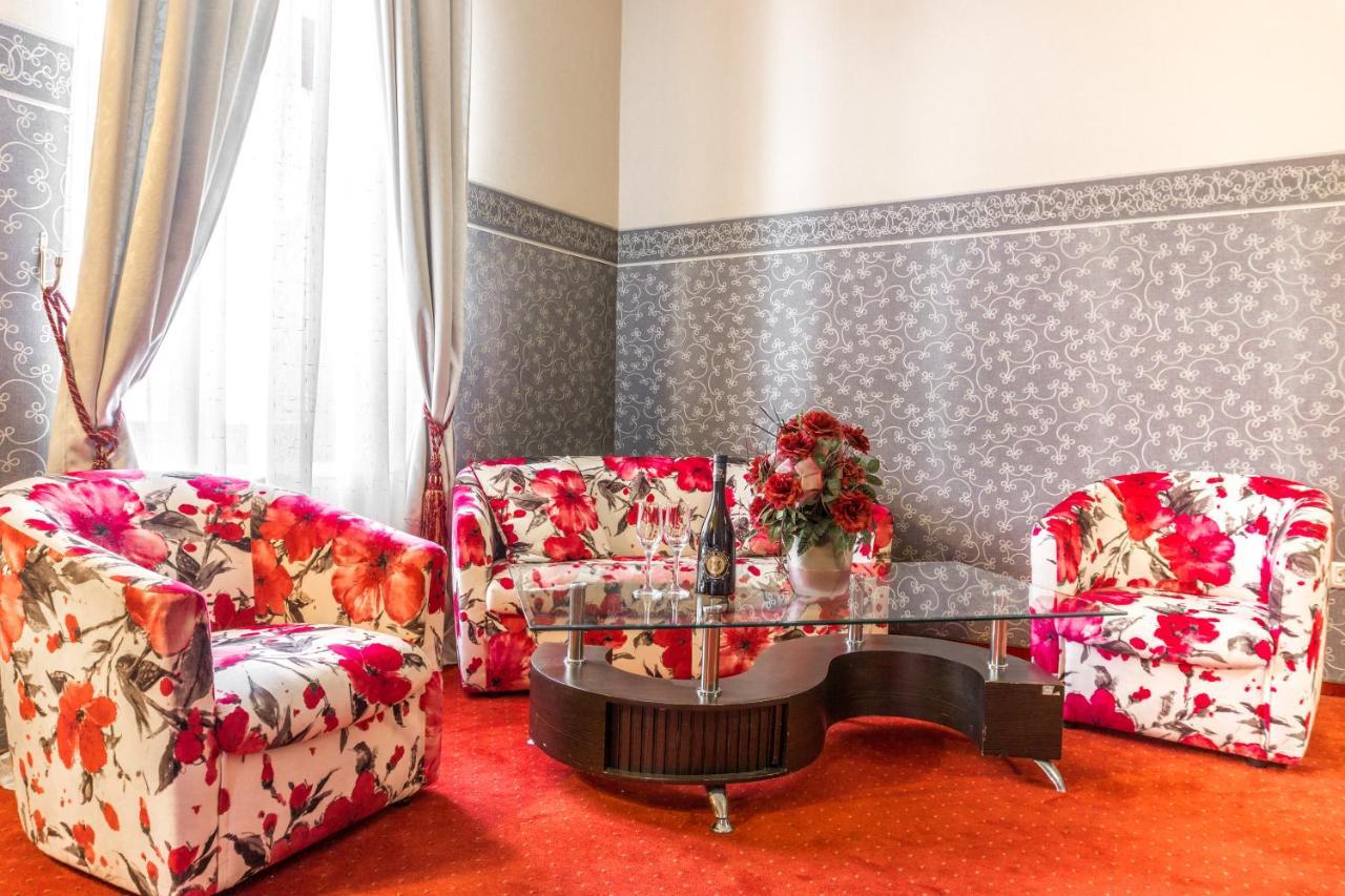Hotel Ferdinand Hateg Luaran gambar