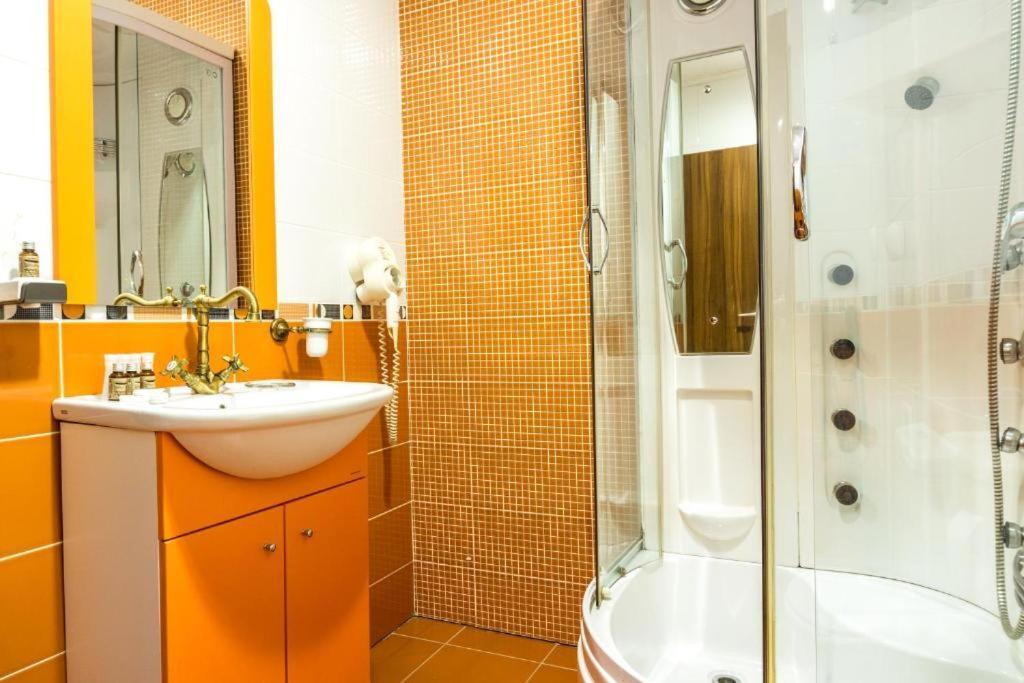 Hotel Ferdinand Hateg Luaran gambar