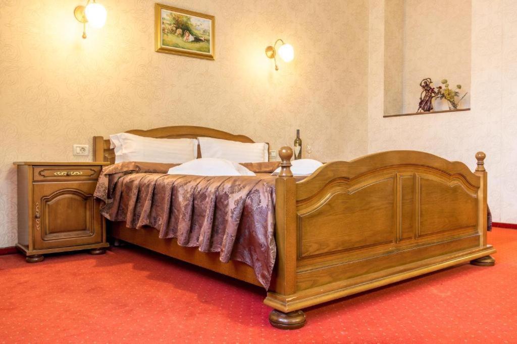 Hotel Ferdinand Hateg Luaran gambar
